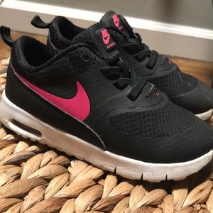 Nike Air Thea Black/Pink
